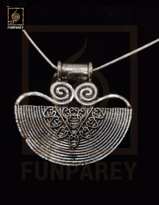 Oxidized Metal Jewelry Pendant "Uchiwa"