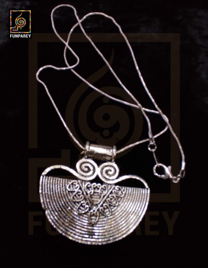 Oxidized Metal Jewelry Pendant "Uchiwa" - Image 3