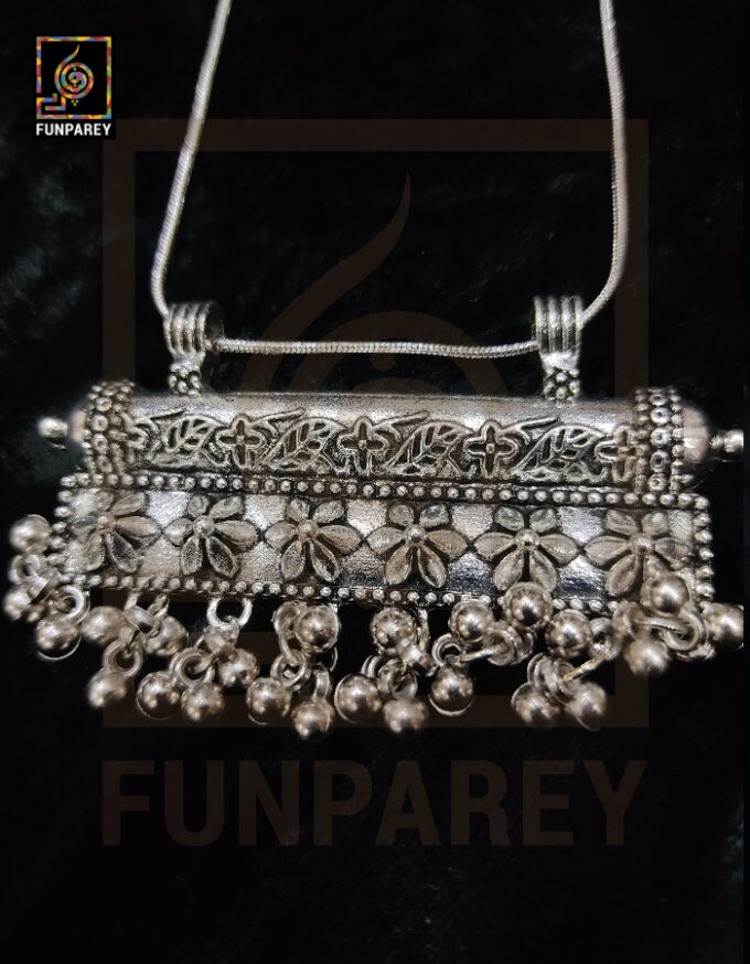 Oxidized Metal Jewelry Pendant "Relic"
