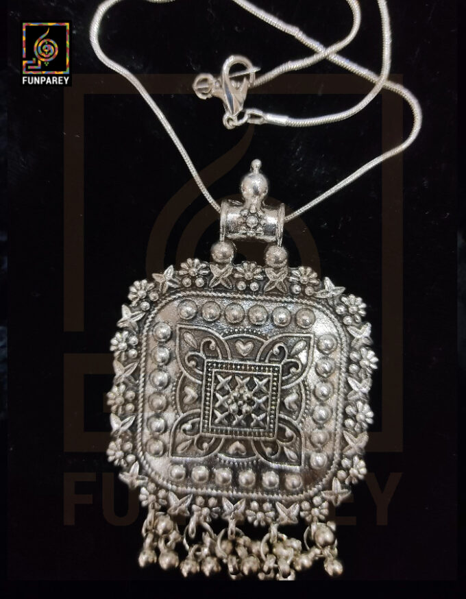 Oxidized Metal Jewelry Pendant "Cupid" - Image 4