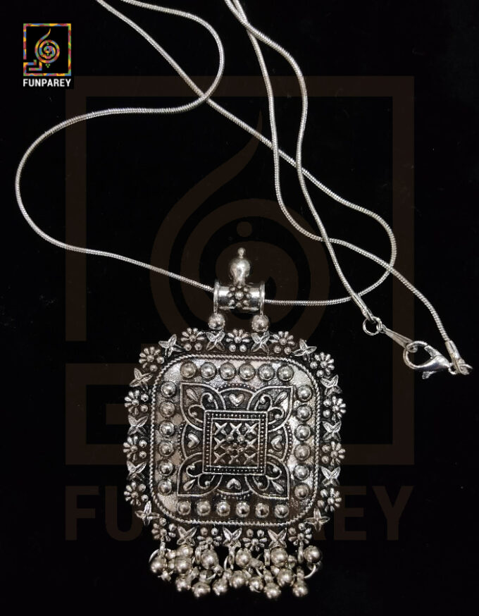 Oxidized Metal Jewelry Pendant "Cupid" - Image 3