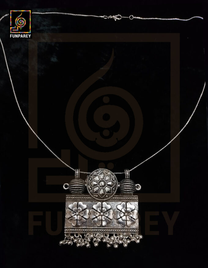 Oxidized Metal Jewelry Pendant "Principal" - Image 2