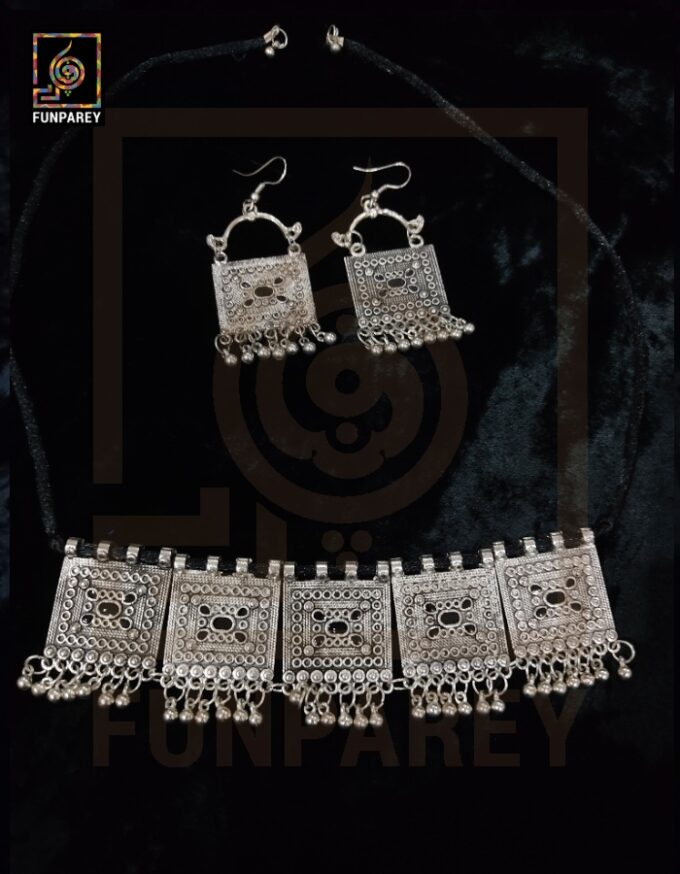 Oxidized Metal Jewelry Choker Set "Stygian Fair"