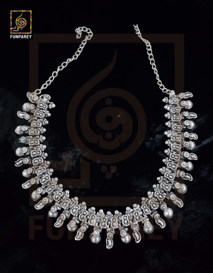 Oxidized Metal Tribal Necklace "Ebullience"