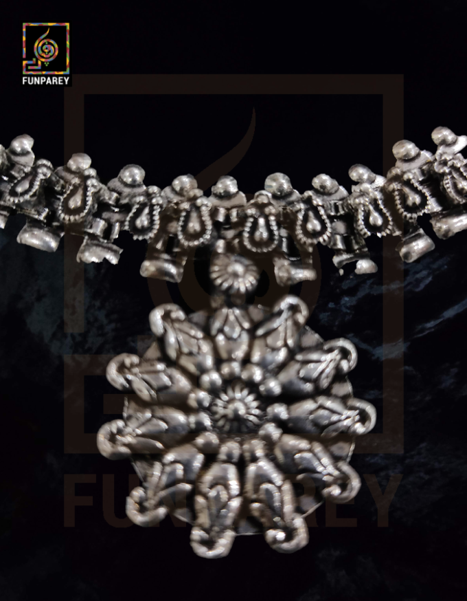 Oxidized Metal Tribal Necklace "Lissome" - Image 2