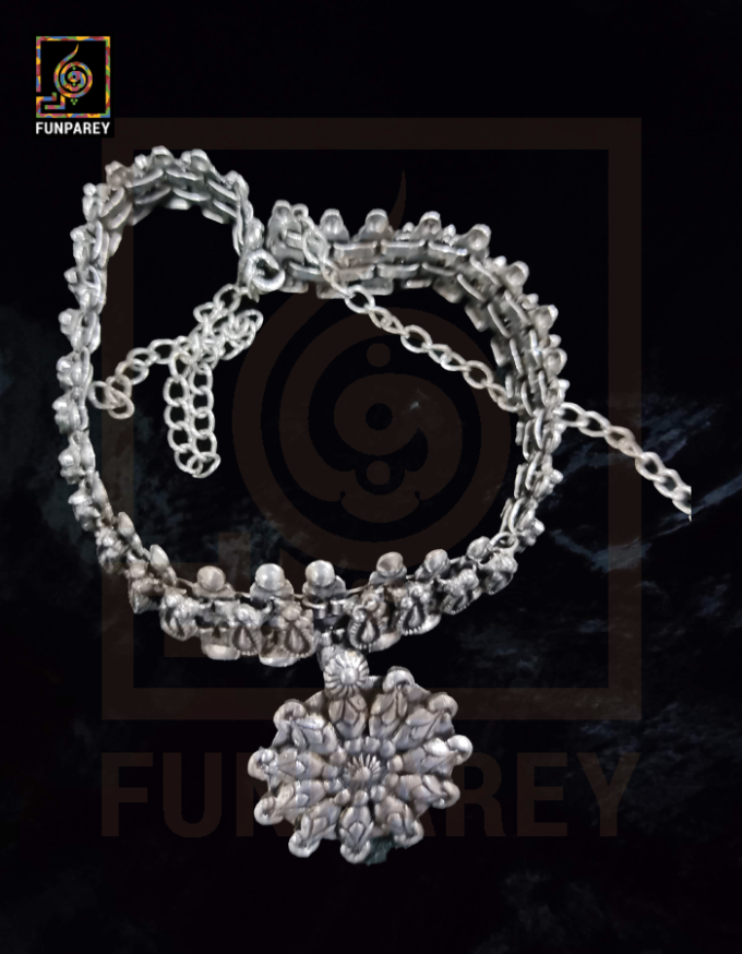 Oxidized Metal Tribal Necklace "Lissome" - Image 4