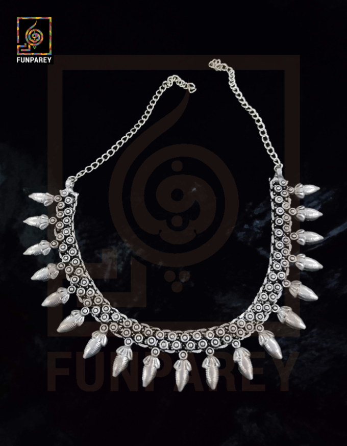 Oxidized Metal Tribal Necklace "Balletic"