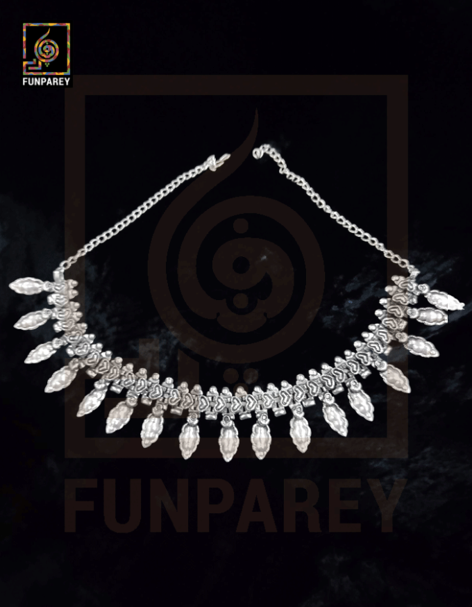 Oxidized Metal Tribal Necklace "Lithe"