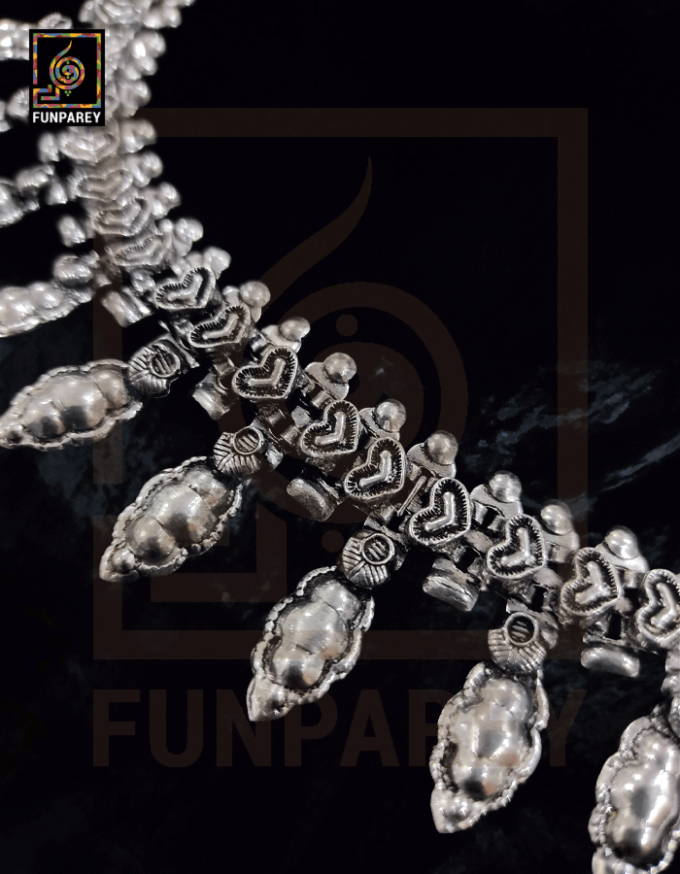 Oxidized Metal Tribal Necklace "Lithe" - Image 3