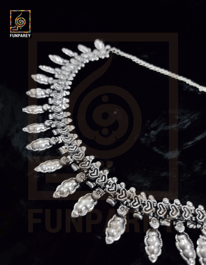 Oxidized Metal Tribal Necklace "Lithe" - Image 6