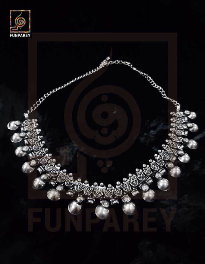 Oxidized Metal Tribal Necklace "Redolent"