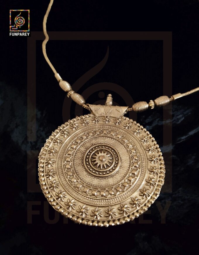 Oxidized Metal Jewelry Pendant "Oculus Gold" - Image 3