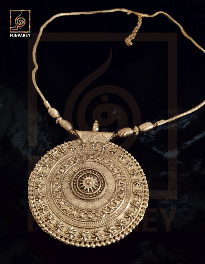 Oxidized Metal Jewelry Pendant "Oculus Gold" - Image 4