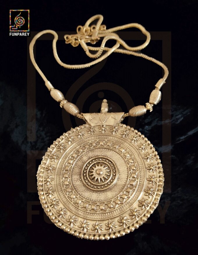 Oxidized Metal Jewelry Pendant "Oculus Gold"