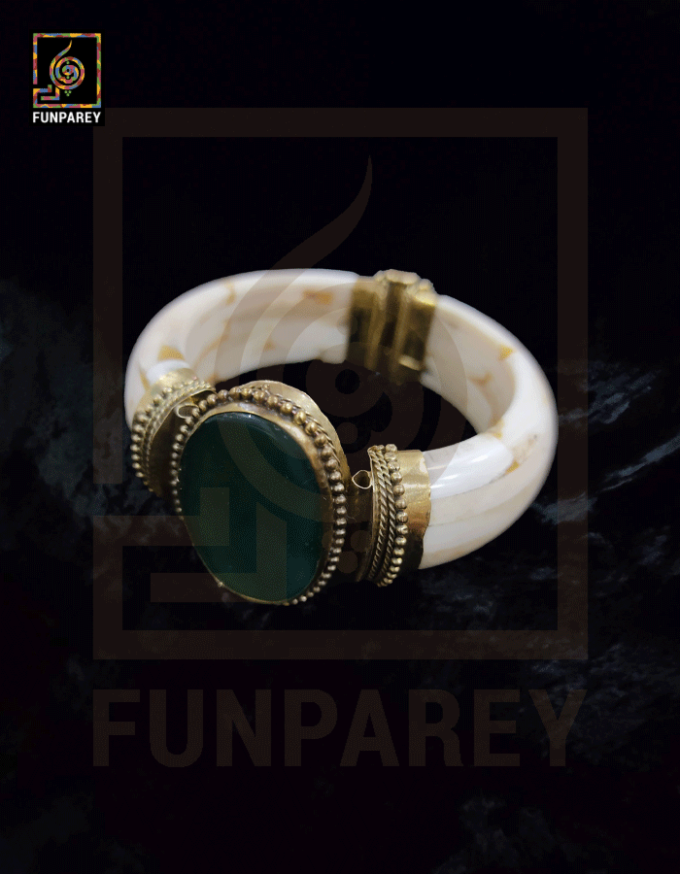 Ethnic Bracelet with Green Agate Stone