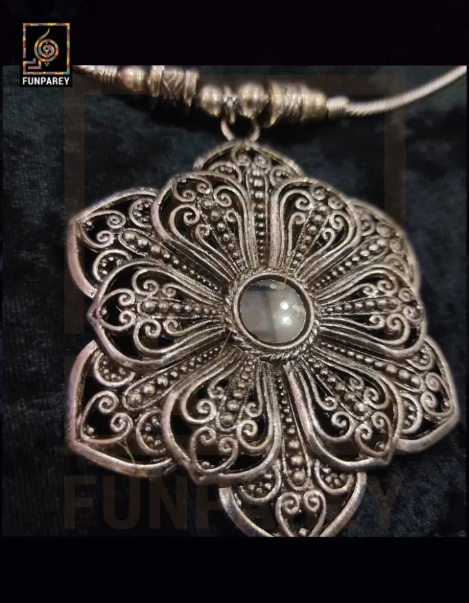Oxidized Metal Jewelry Pendant "Floral" - Image 3