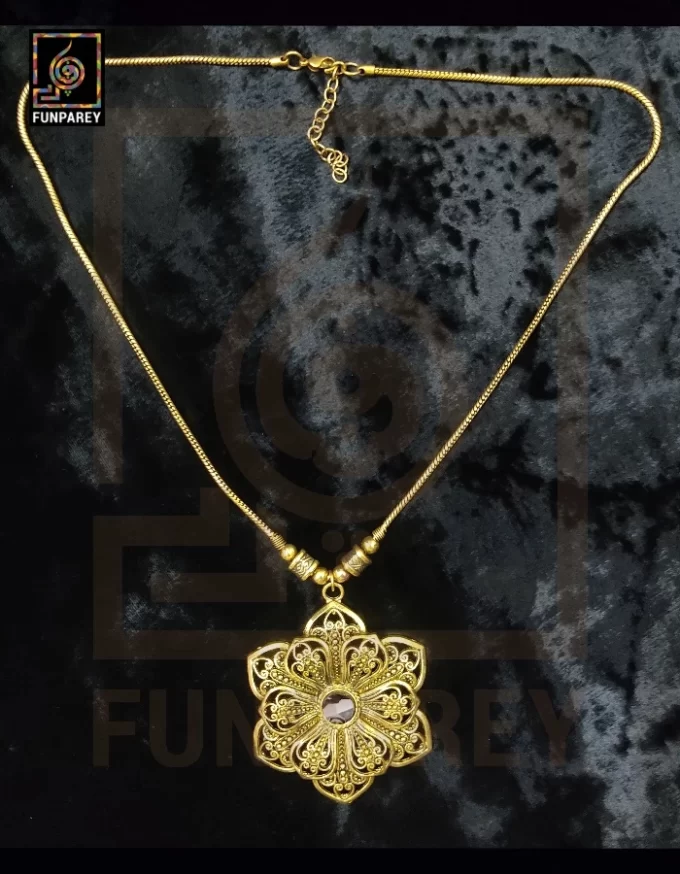Oxidized Metal Jewelry Pendant "Floral Auric" - Image 3