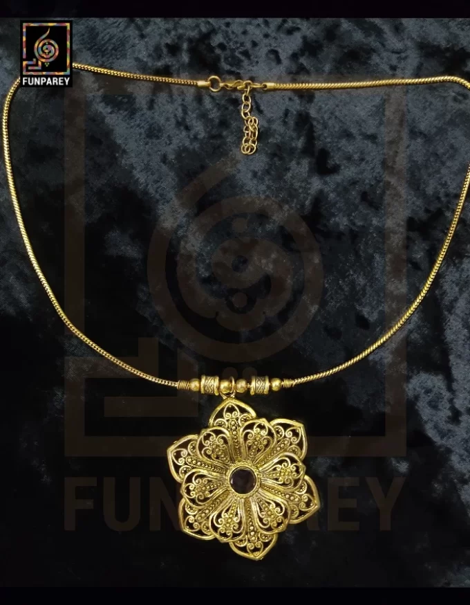 Oxidized Metal Jewelry Pendant "Floral Auric" - Image 4