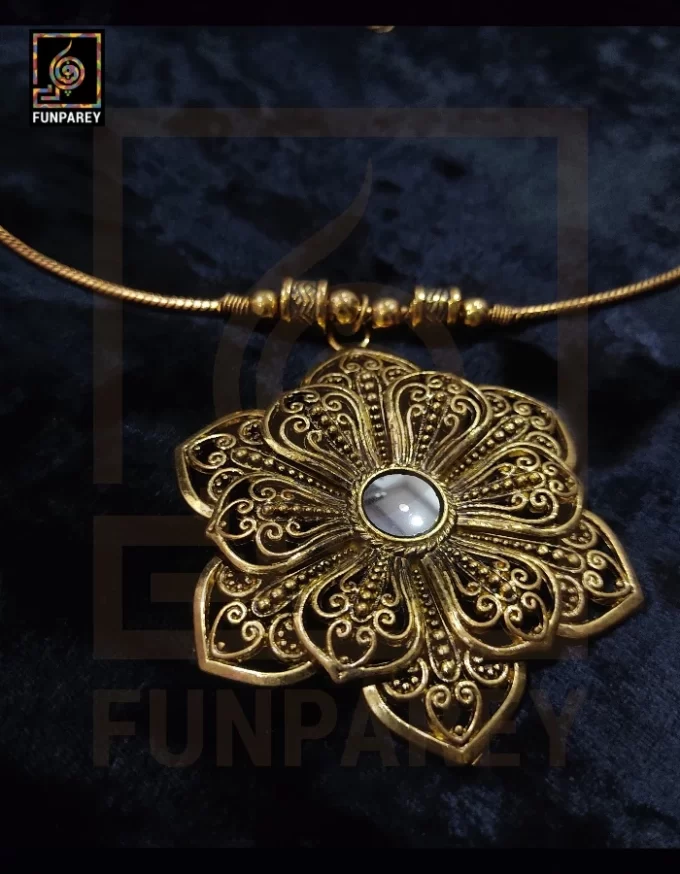 Oxidized Metal Jewelry Pendant "Floral Auric" - Image 5