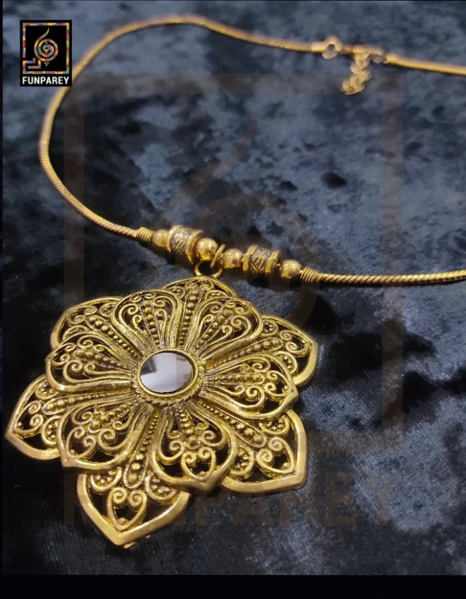 Oxidized Metal Jewelry Pendant "Floral Auric"