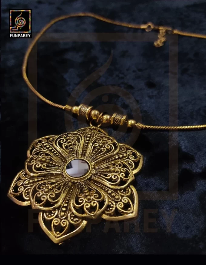 Oxidized Metal Jewelry Pendant "Floral Auric" - Image 7