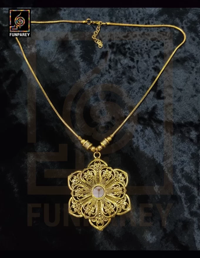 Oxidized Metal Jewelry Pendant "Floral Auric" - Image 2