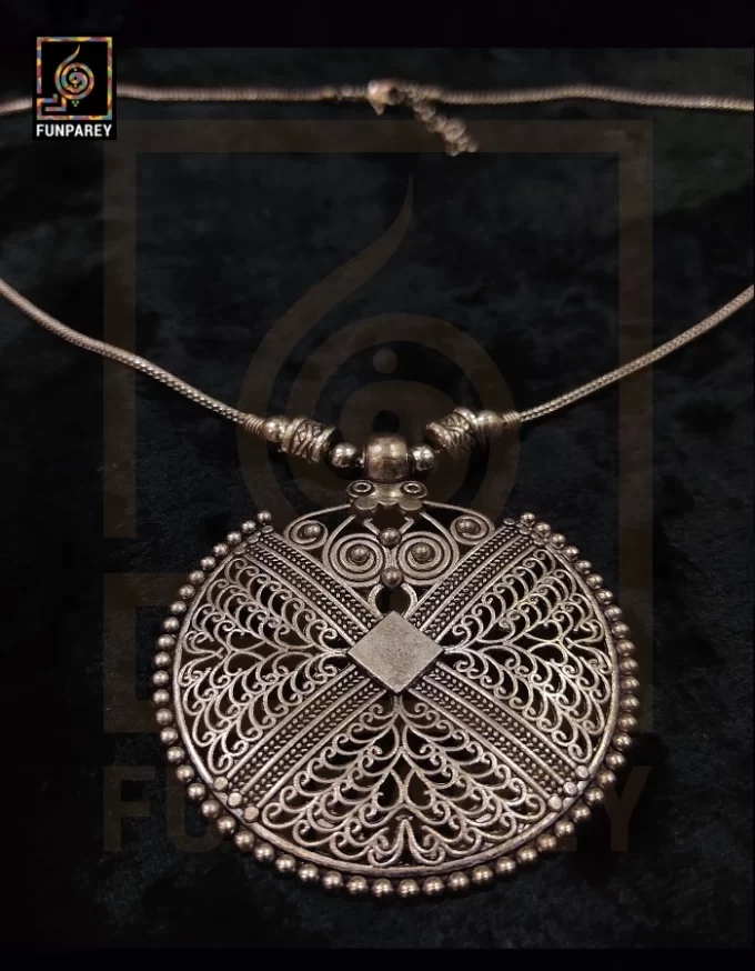 Oxidized Metal Jewelry Pendant "Cleopatra" - Image 3