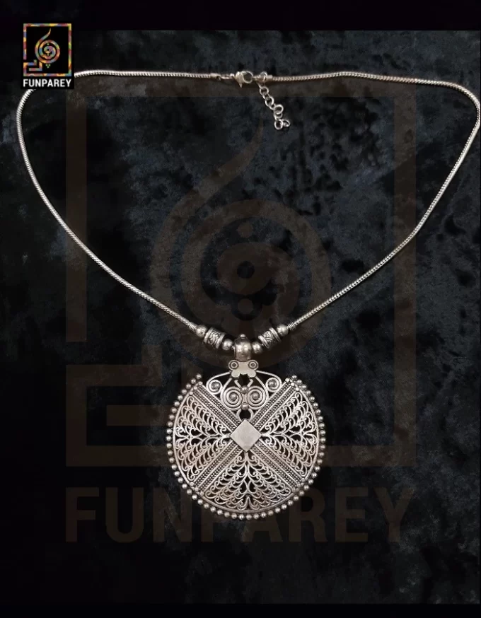 Oxidized Metal Jewelry Pendant "Cleopatra" - Image 2