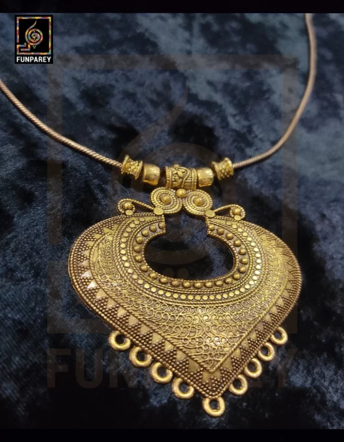 Oxidized Metal Jewelry Pendant "Hukum Auric"