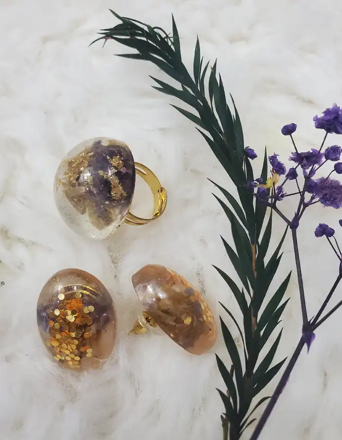 Resin Jewellery Set - Ring & Earrings - Golden Flakes
